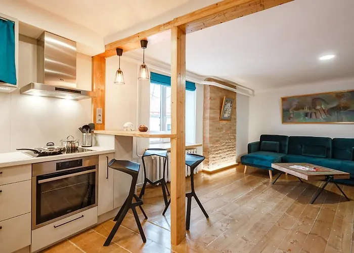 98 Steps To Total Bliss - Old Town - By Innorental *