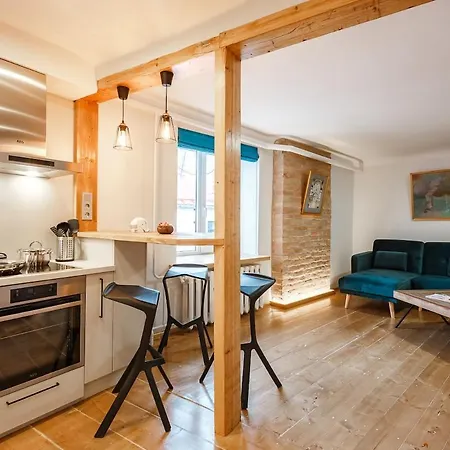 98 Steps To Total Bliss - Old Town - By Innorental *